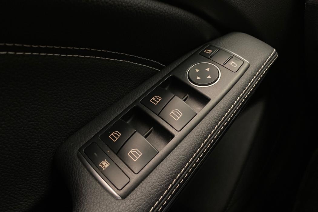 MERCEDES-BENZ A 2017