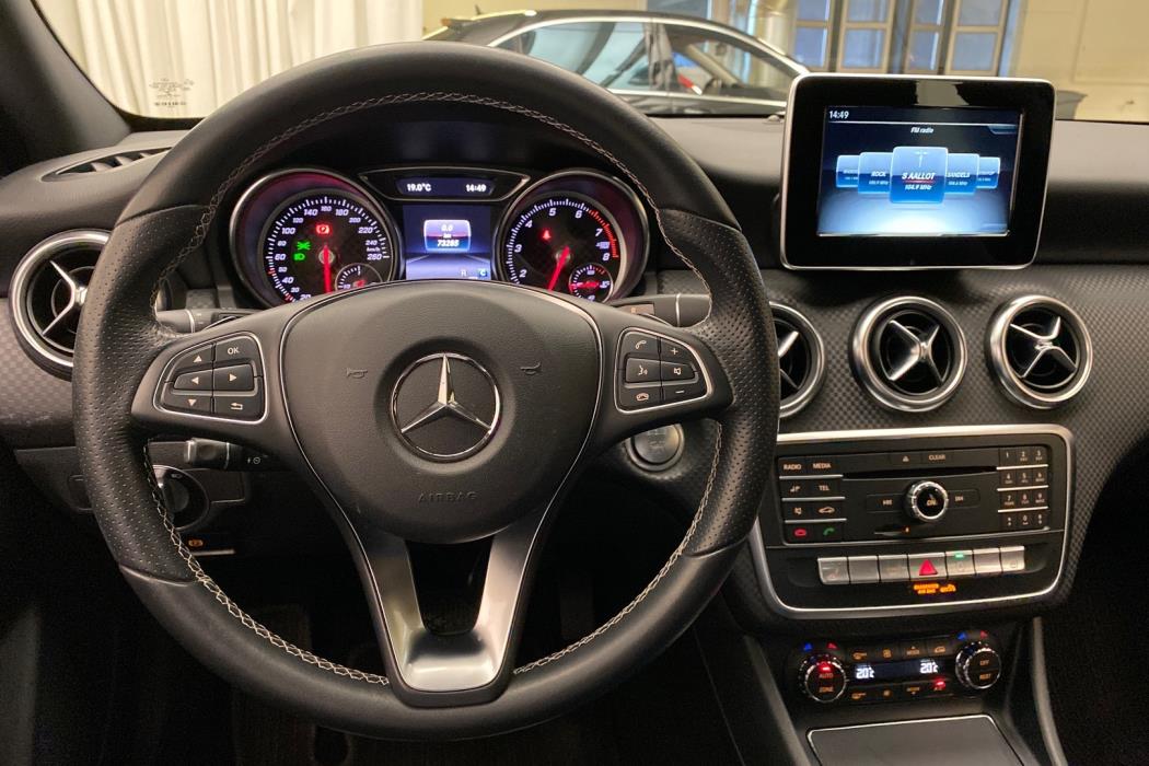 MERCEDES-BENZ A 2017