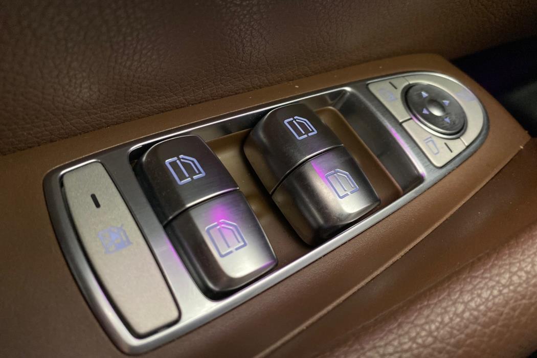 MERCEDES-BENZ E 2019