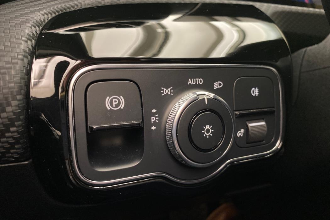 MERCEDES-BENZ A 2020