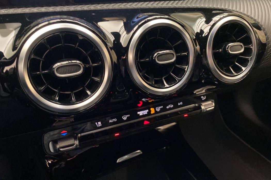 MERCEDES-BENZ A 2020