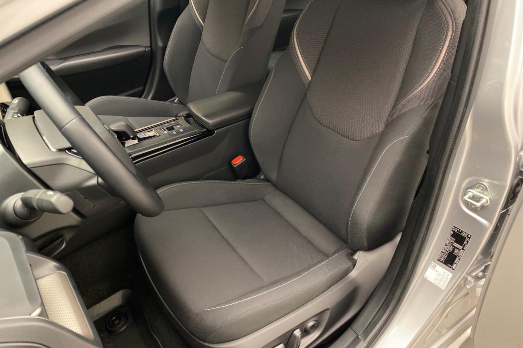 TOYOTA Prius Plug-in 2024