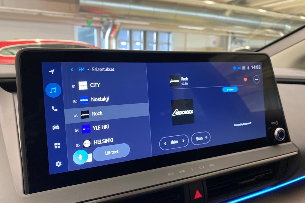 TOYOTA Prius Plug-in 2024