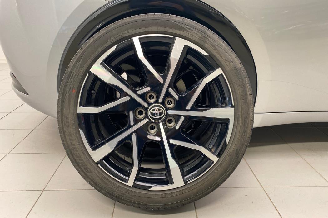 TOYOTA Prius Plug-in 2024