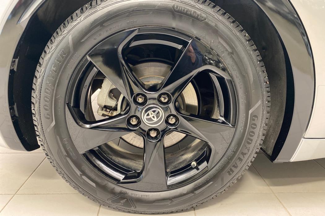 TOYOTA Prius Plug-in 2024