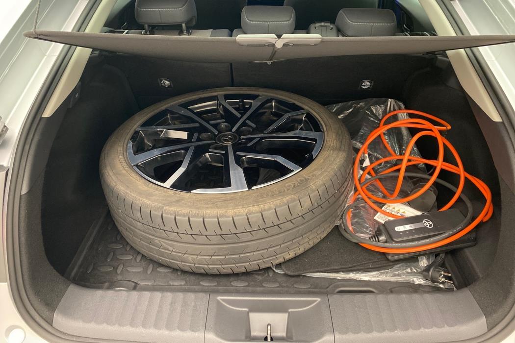 TOYOTA Prius Plug-in 2024