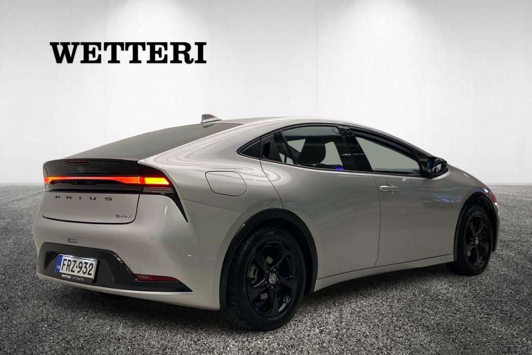 TOYOTA Prius Plug-in 2024