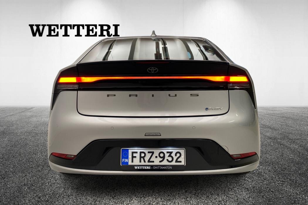 TOYOTA Prius Plug-in 2024