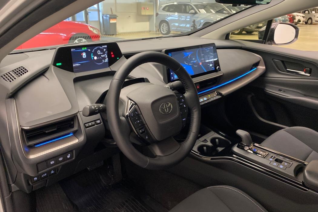 TOYOTA Prius Plug-in 2024