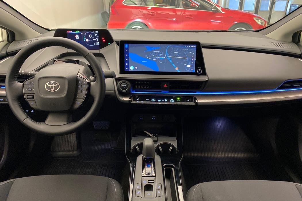 TOYOTA Prius Plug-in 2024