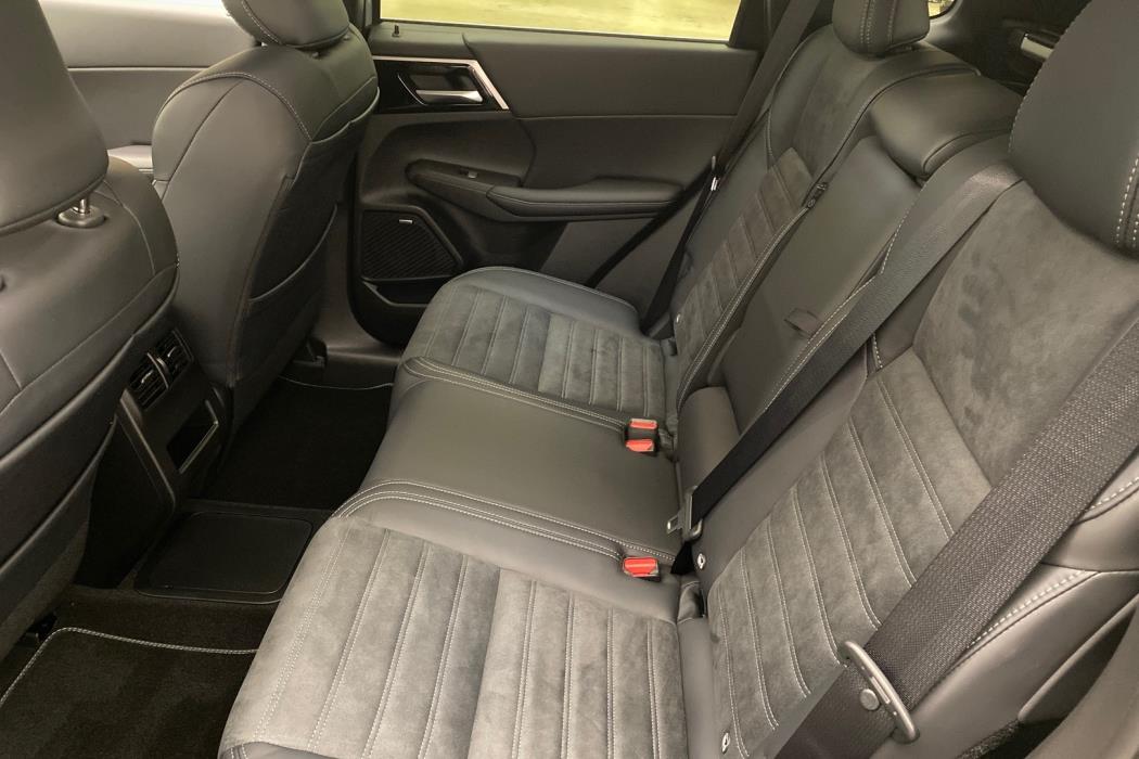 MITSUBISHI Outlander 2025