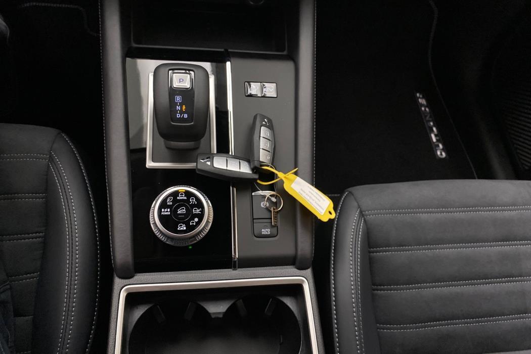 MITSUBISHI Outlander 2025