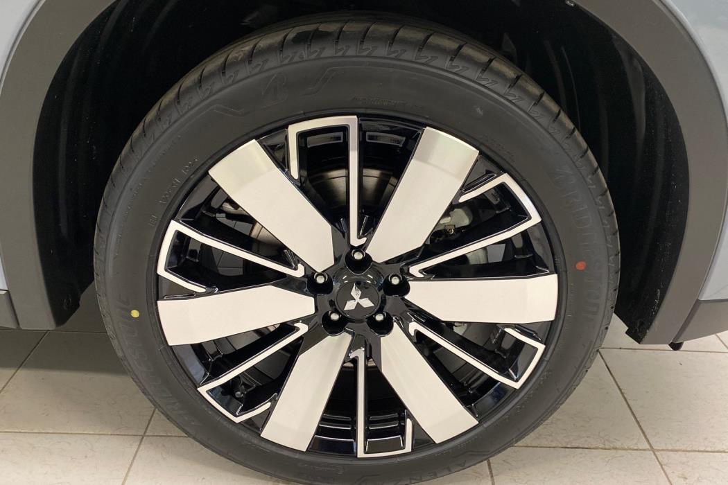 MITSUBISHI Outlander 2025