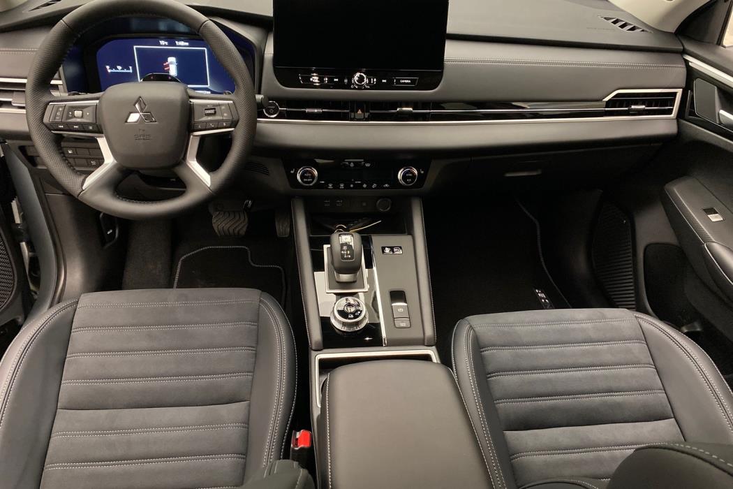 MITSUBISHI Outlander 2025