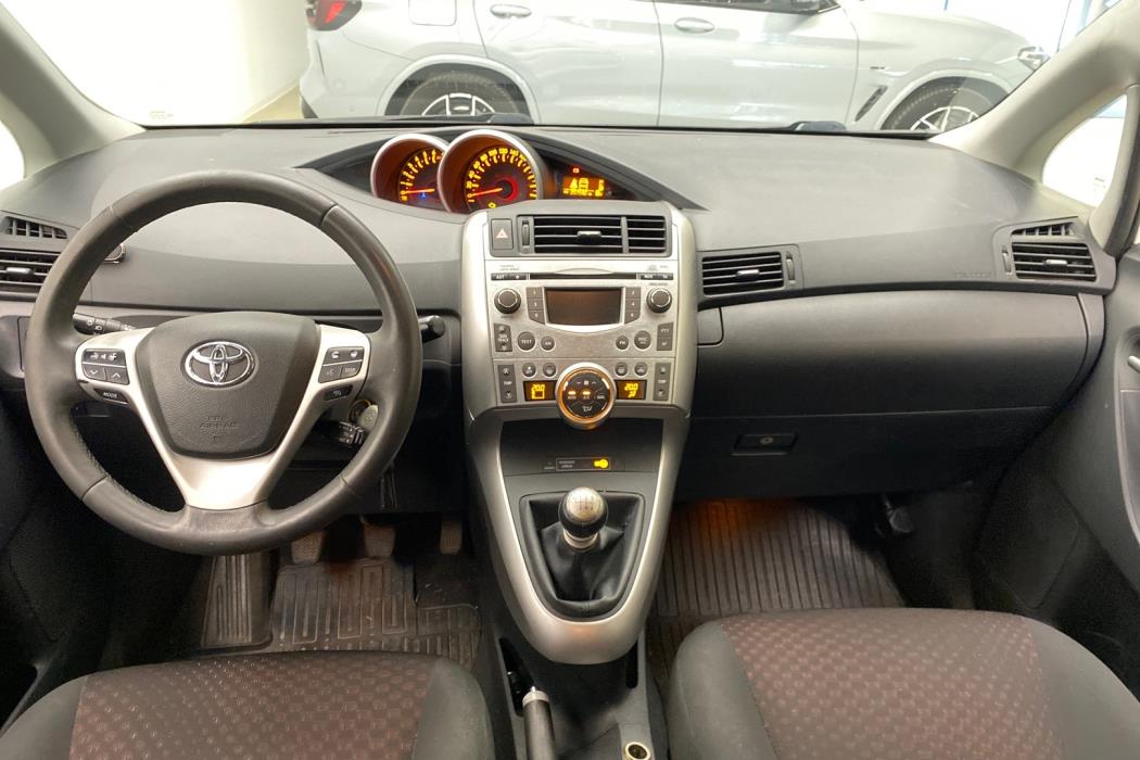 TOYOTA Verso 2011