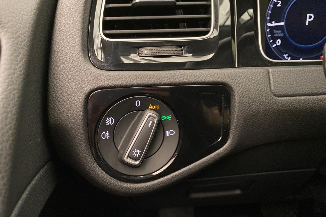 VOLKSWAGEN Golf 2019