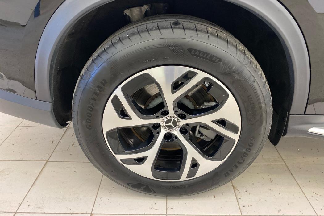 MERCEDES-BENZ GLC 2025