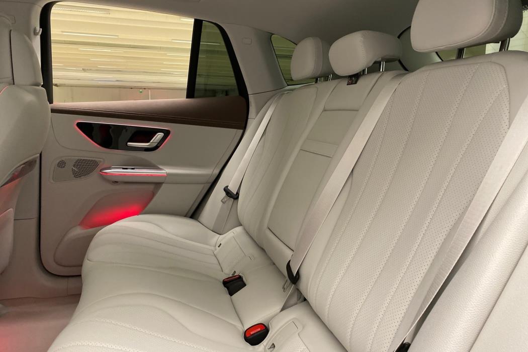 MERCEDES-BENZ EQE SUV 2026