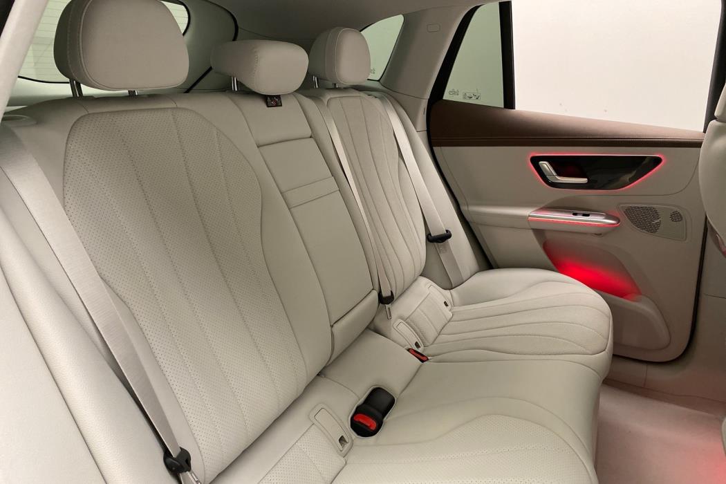 MERCEDES-BENZ EQE SUV 2026