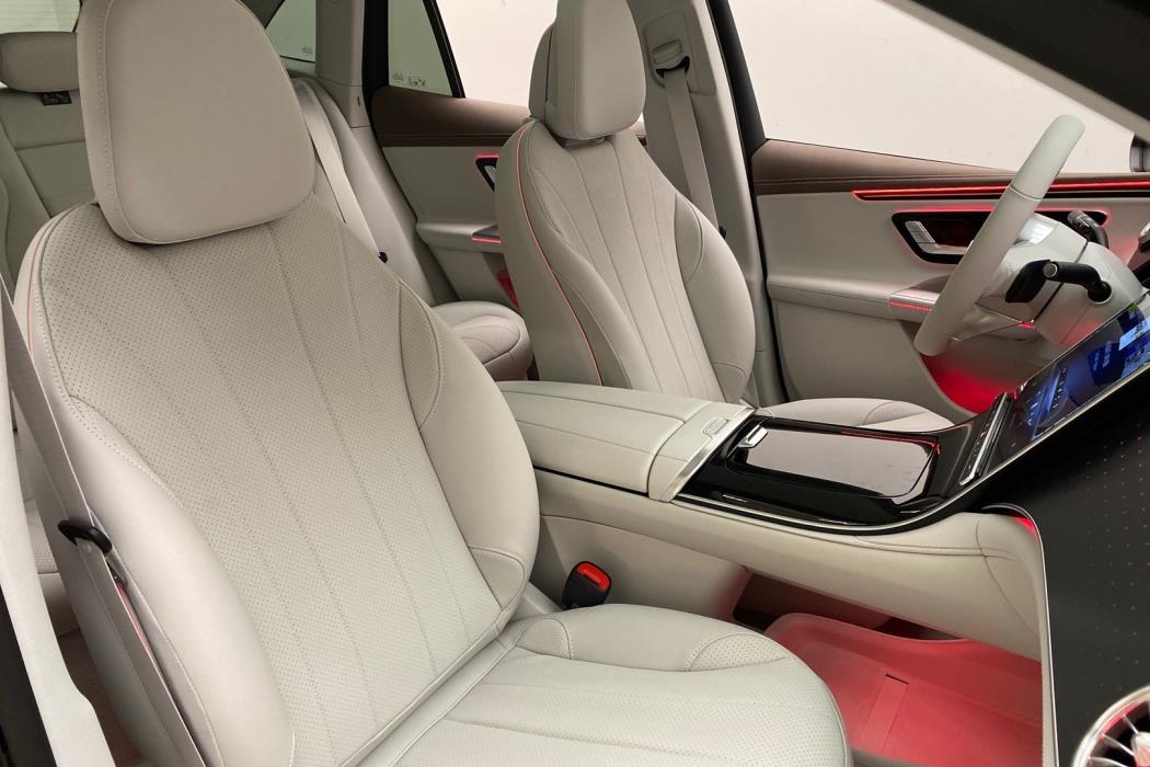 MERCEDES-BENZ EQE SUV 2026