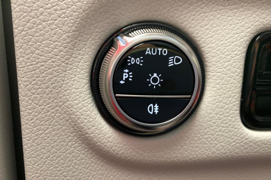 MERCEDES-BENZ EQE SUV 2026