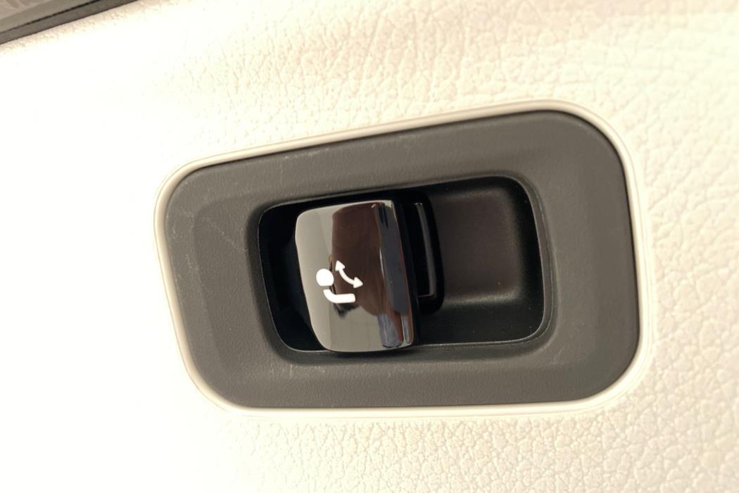 MERCEDES-BENZ EQE SUV 2026