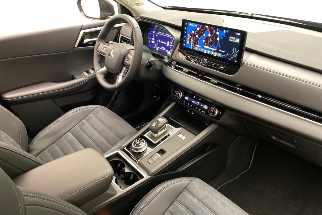 MITSUBISHI Outlander 2025