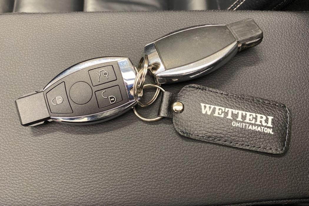 MERCEDES-BENZ E 2010
