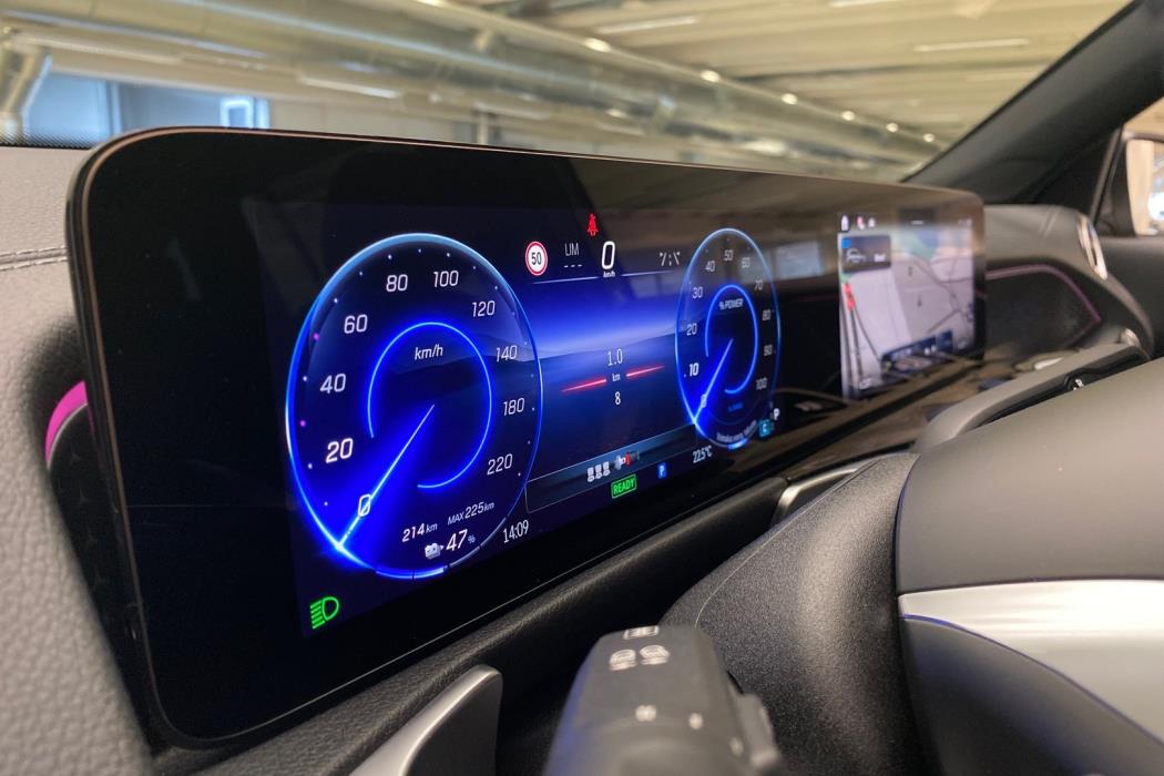 MERCEDES-BENZ EQB 2025