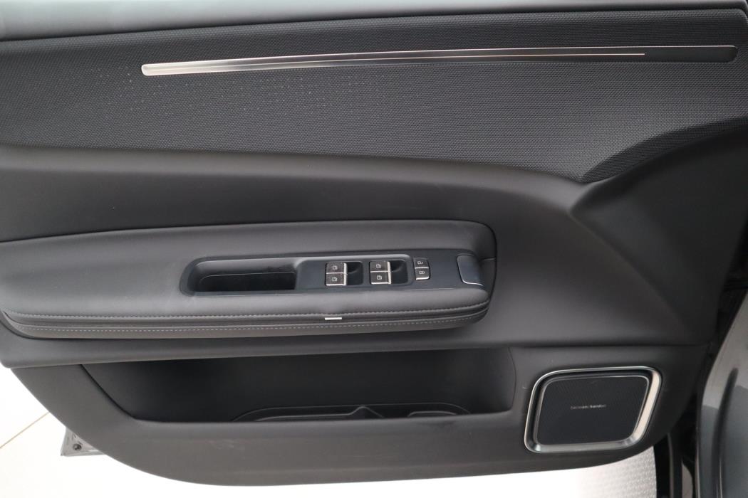 POLESTAR 4 2025