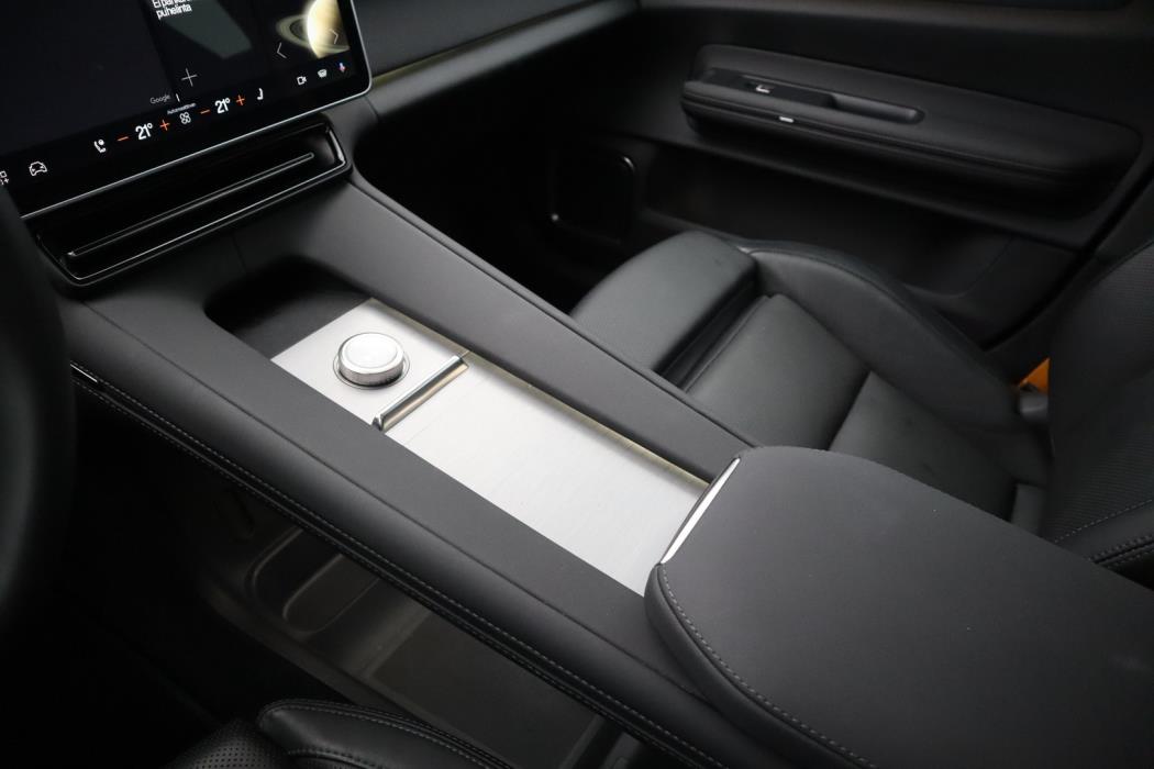 POLESTAR 4 2025