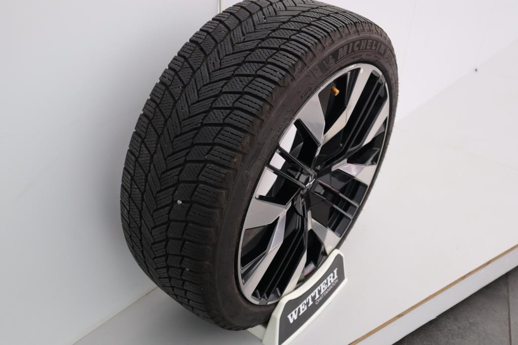 POLESTAR 4 2025