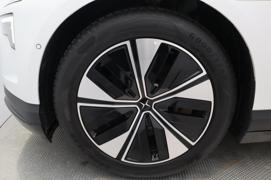 POLESTAR 4 2025