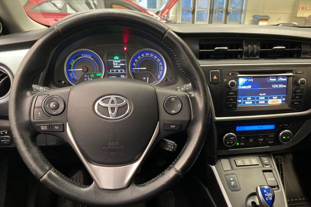TOYOTA Auris 2013