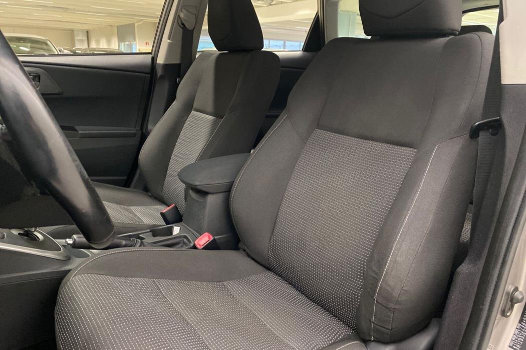 TOYOTA Auris 2013