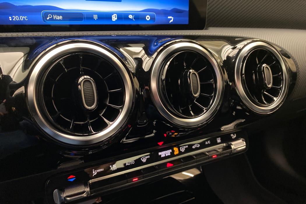 MERCEDES-BENZ CLA 2024