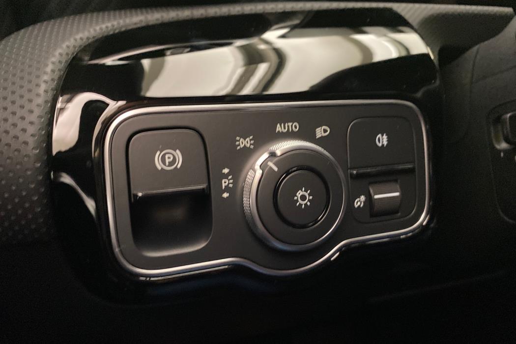 MERCEDES-BENZ CLA 2024