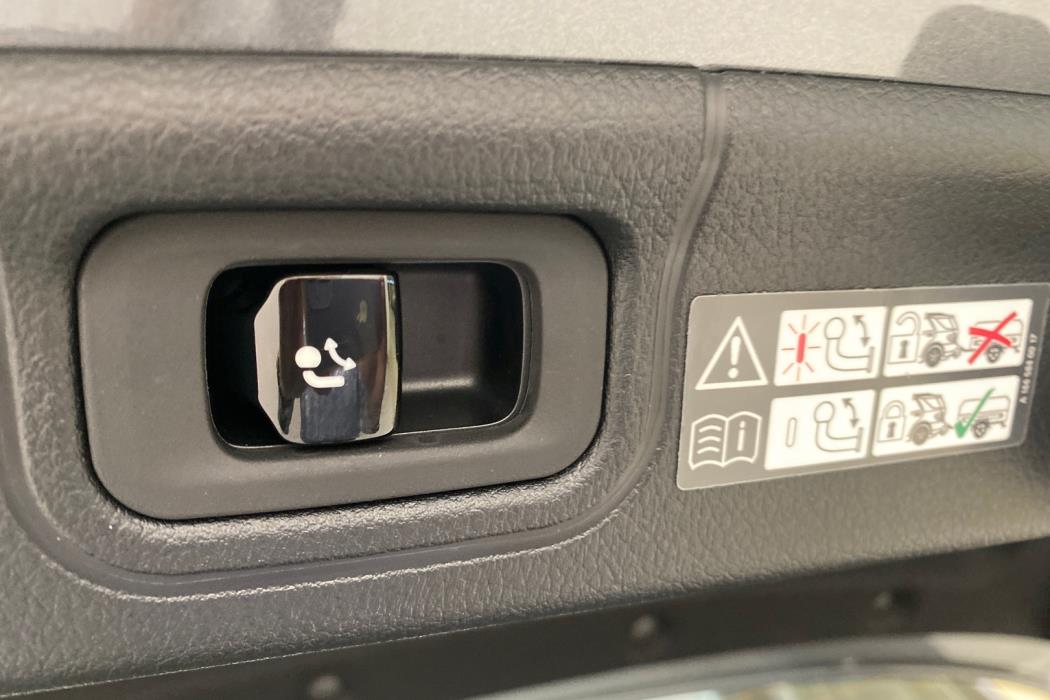 MERCEDES-BENZ C 2025