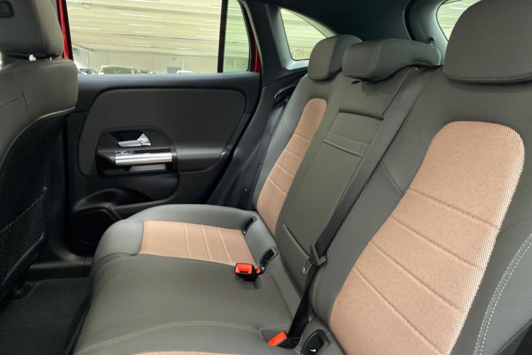 MERCEDES-BENZ EQA 2025