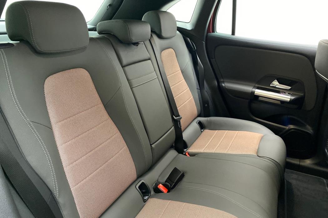 MERCEDES-BENZ EQA 2025