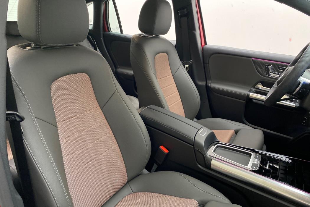 MERCEDES-BENZ EQA 2025