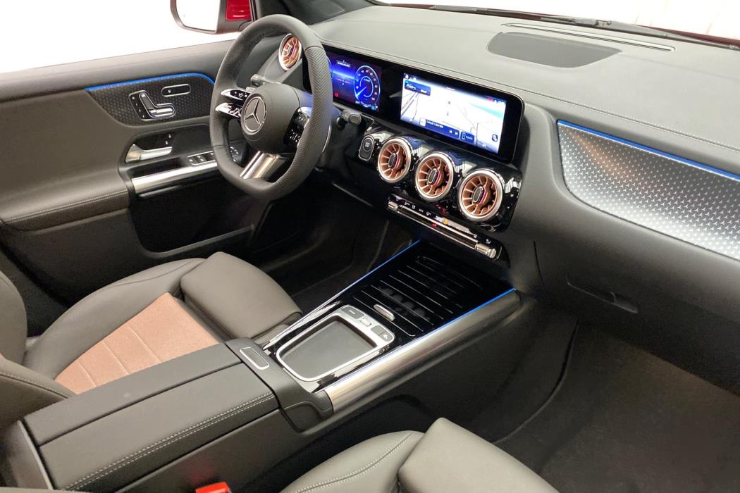 MERCEDES-BENZ EQA 2025