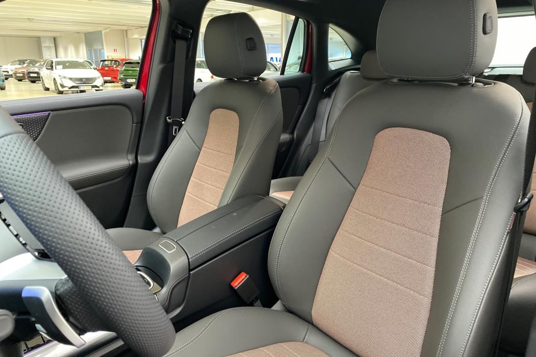 MERCEDES-BENZ EQA 2025