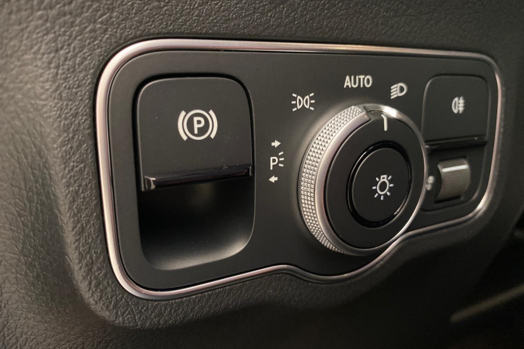 MERCEDES-BENZ EQA 2025