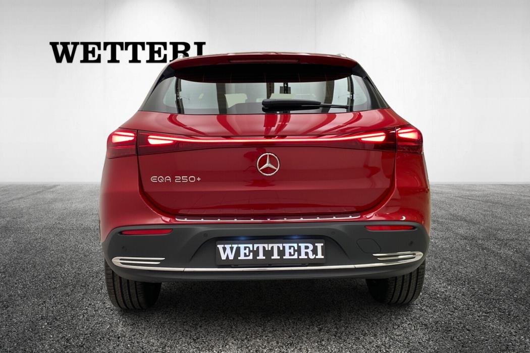 MERCEDES-BENZ EQA 2025