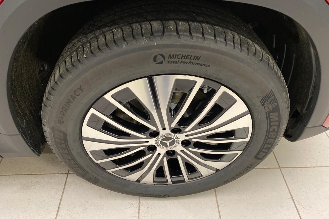 MERCEDES-BENZ EQA 2025