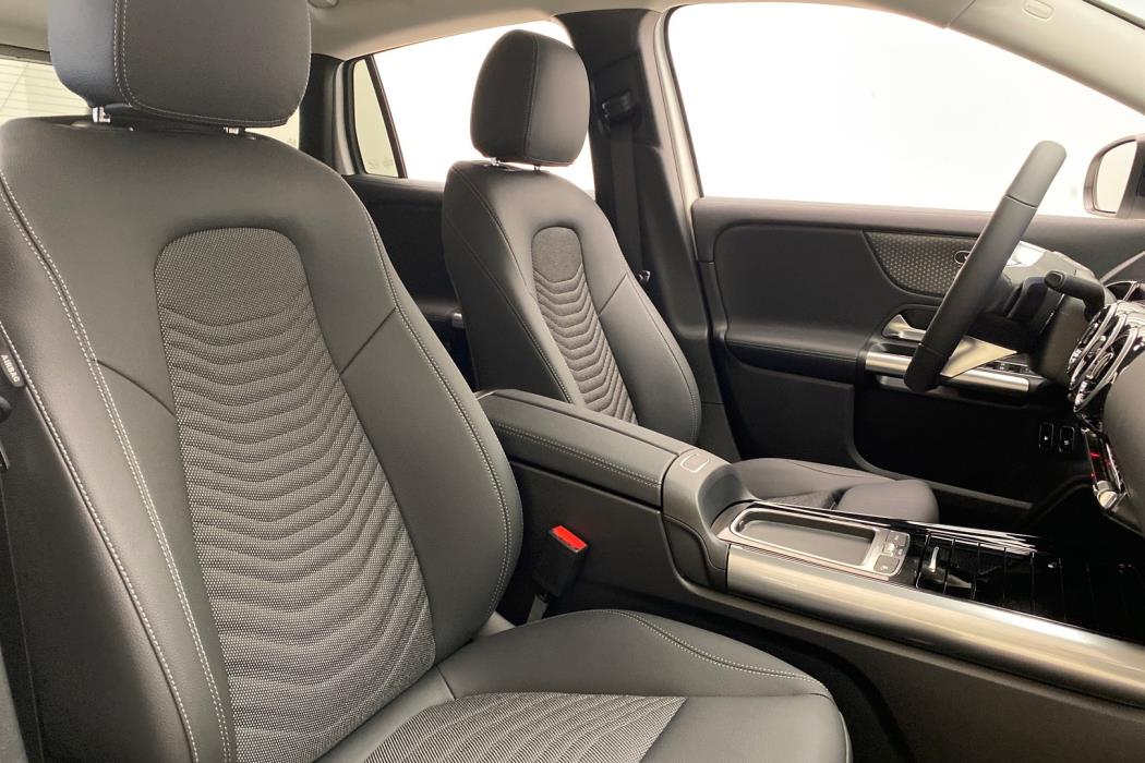 MERCEDES-BENZ GLA 2024