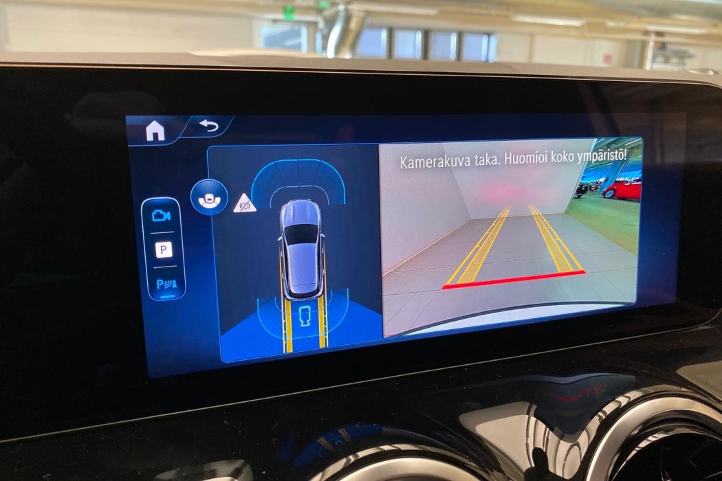 MERCEDES-BENZ GLA 2024