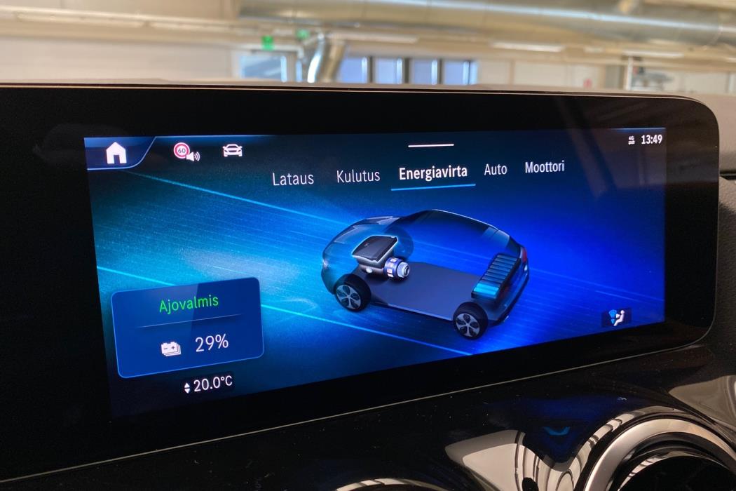 MERCEDES-BENZ GLA 2024