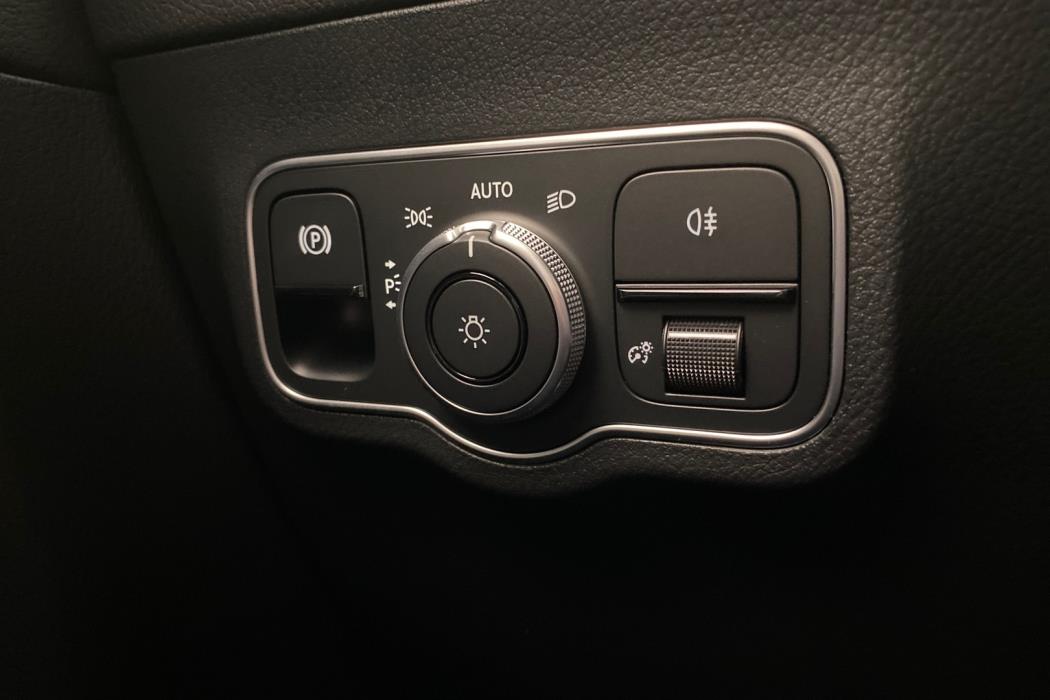 MERCEDES-BENZ GLA 2024